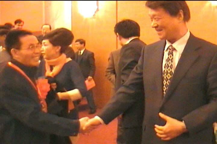 全国政协副主席陈宗兴接见李穆并亲切握手